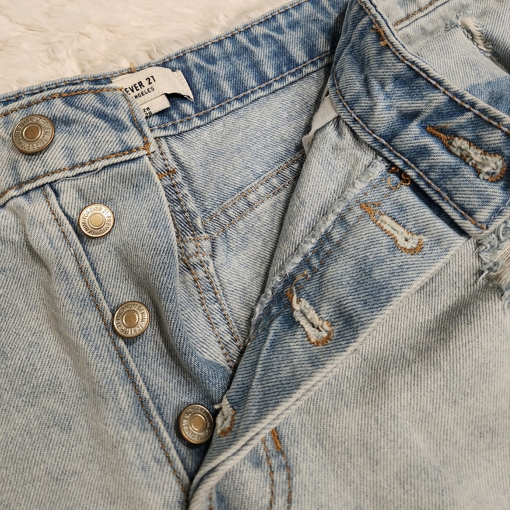 Shorts - Picture 3 of 4